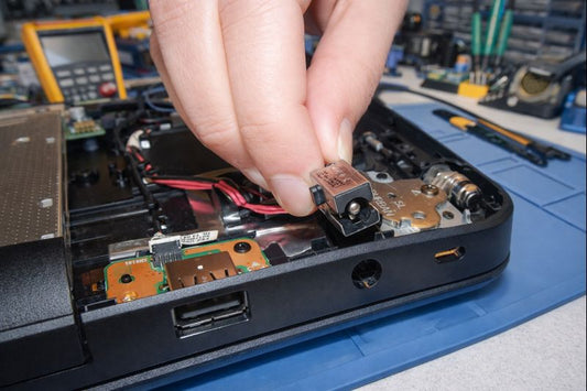 Reparasjon av Ladeport på Laptop & Macbook