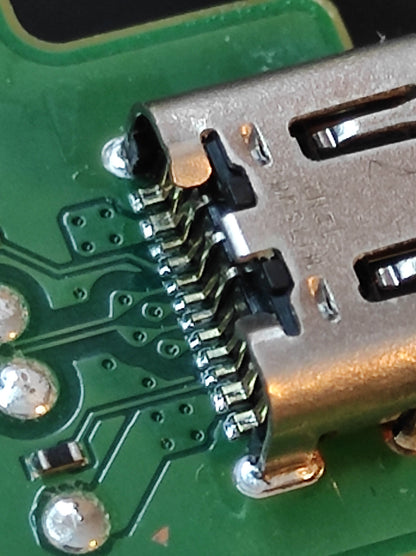 Reparasjon av ladeport på PS5 DualSense kontroller